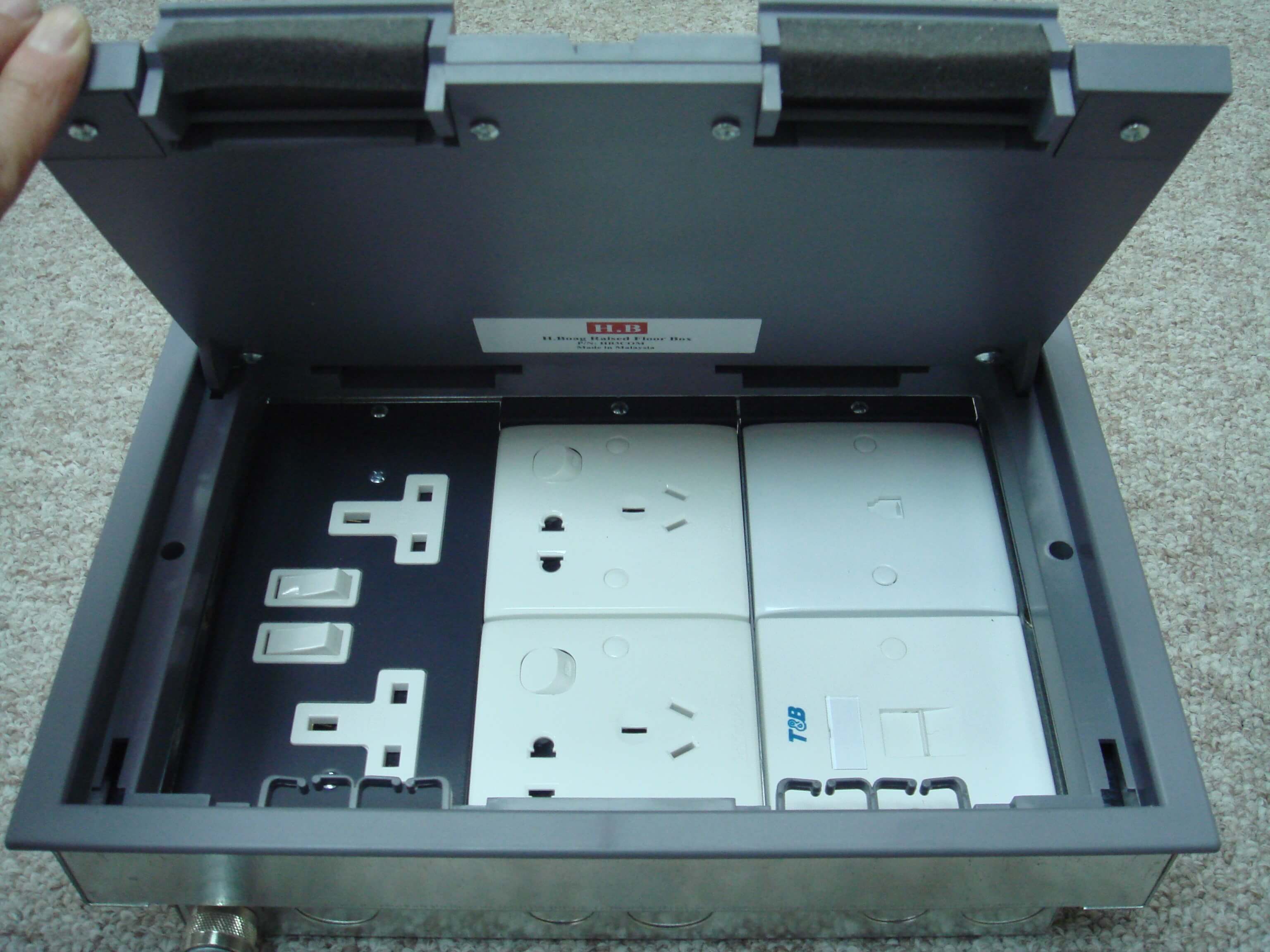 H.Boag Raised Floor Box (3 Compartment) with Accessories